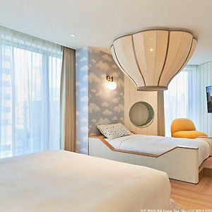 Kids Deluxe Twin Room City View